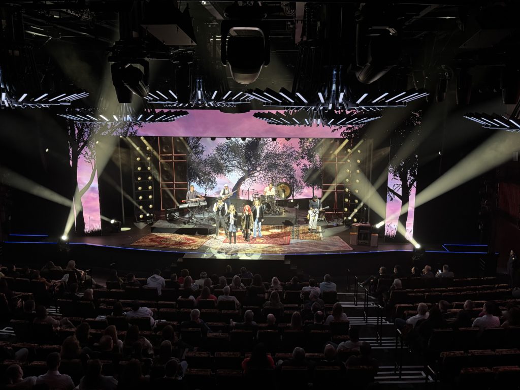 Entertainment every night in The Aqua Theater. Photo: Henrik Olsen