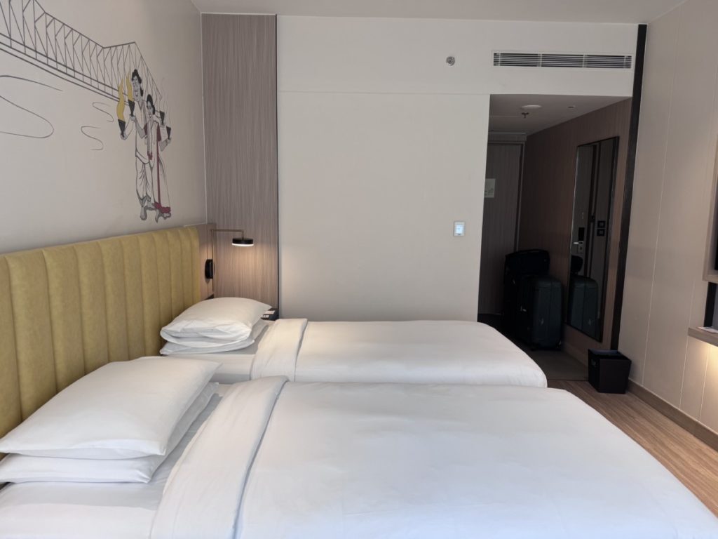 Twin Beds Room