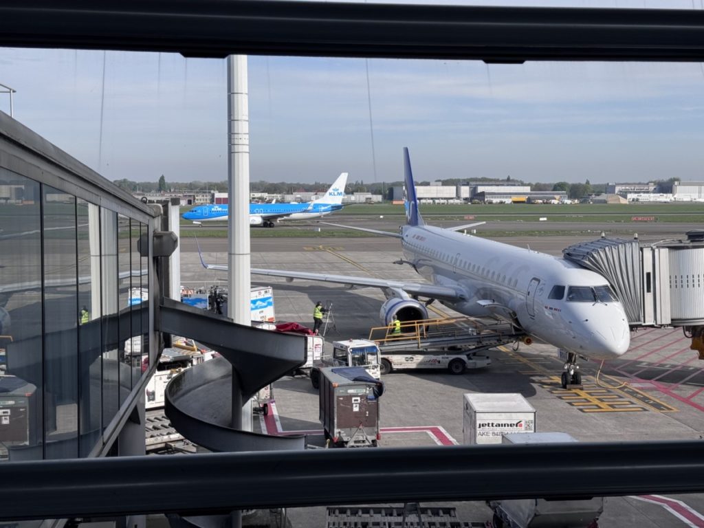 Embraer E195LR