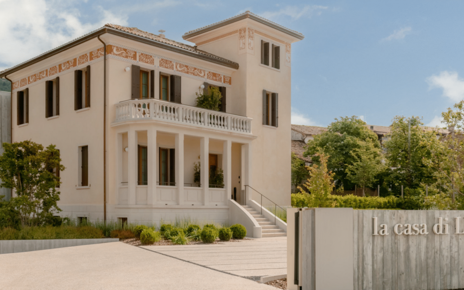 Case study: the historic House of Laura renewed with contemporary Corian La Casa di Laura villa / The House of Laura