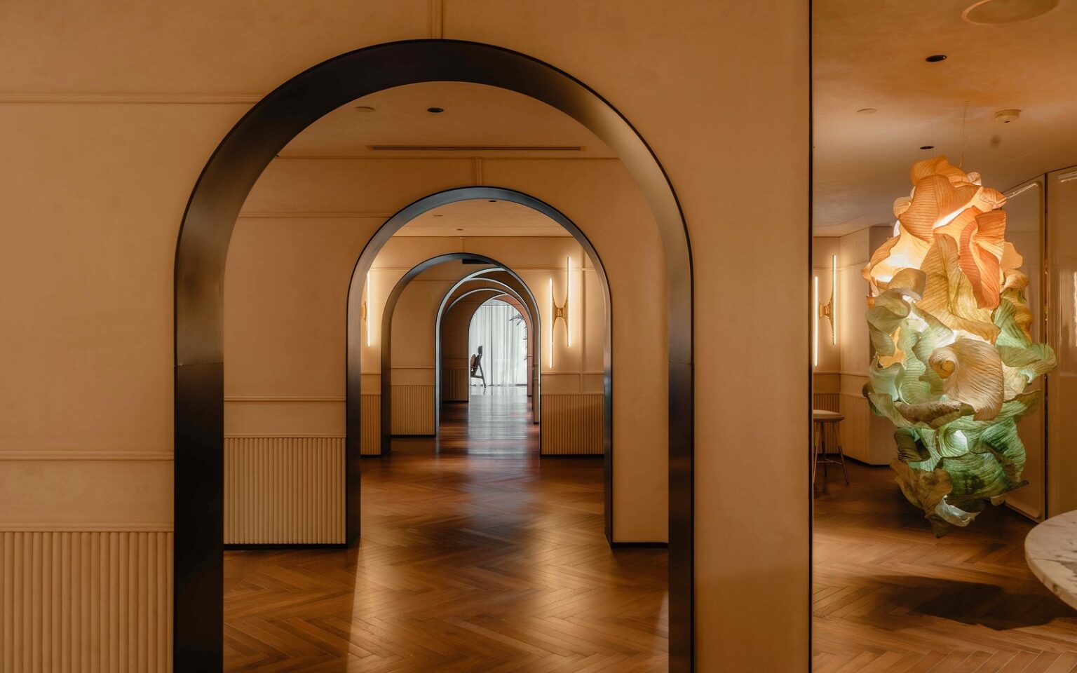 series of arches leading into Grand Hyatt Singapore