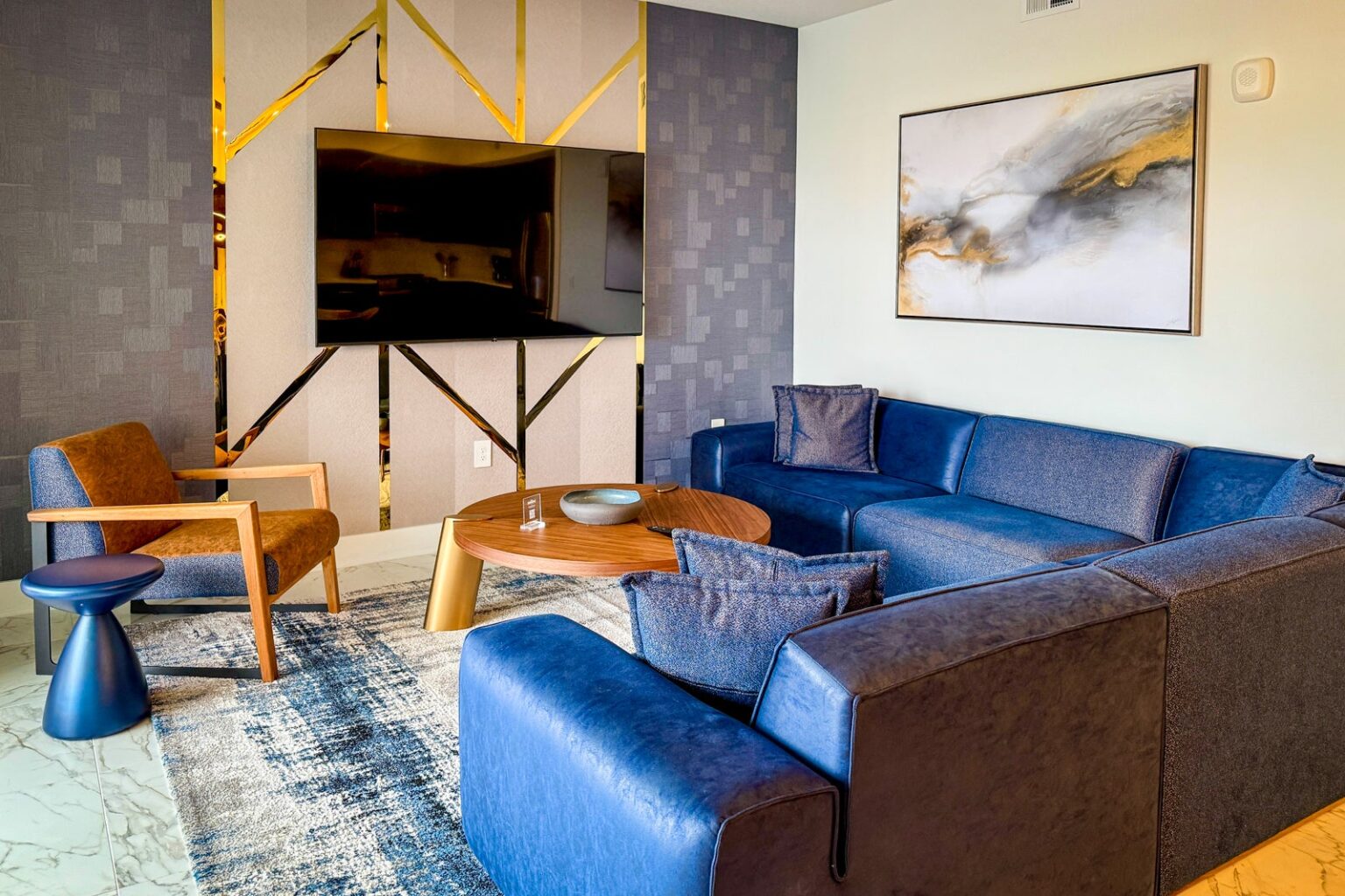 Large families can use points to book this Orlando resort with multiroom apartments — and a water park Tarah Chieffi
