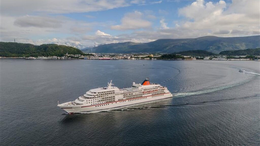 Countdown on for Hapag-Lloyd Cruises’ Summer 2026 Early Bookings