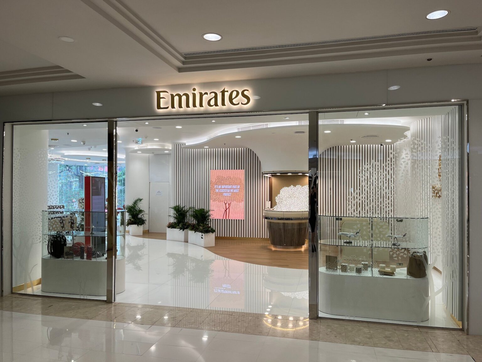 Fabulous Fridays: New “Emirates World” Elegant City Ticket Office In Bangkok