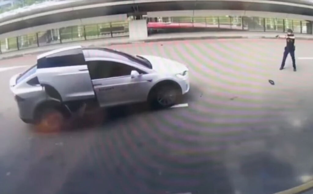 Taipei Airport Police Open Fire While Arresting Unlicensed Ride Share Driver Taipei Airport Police Open Fire While Arresting Unlicensed Ride Share Driver