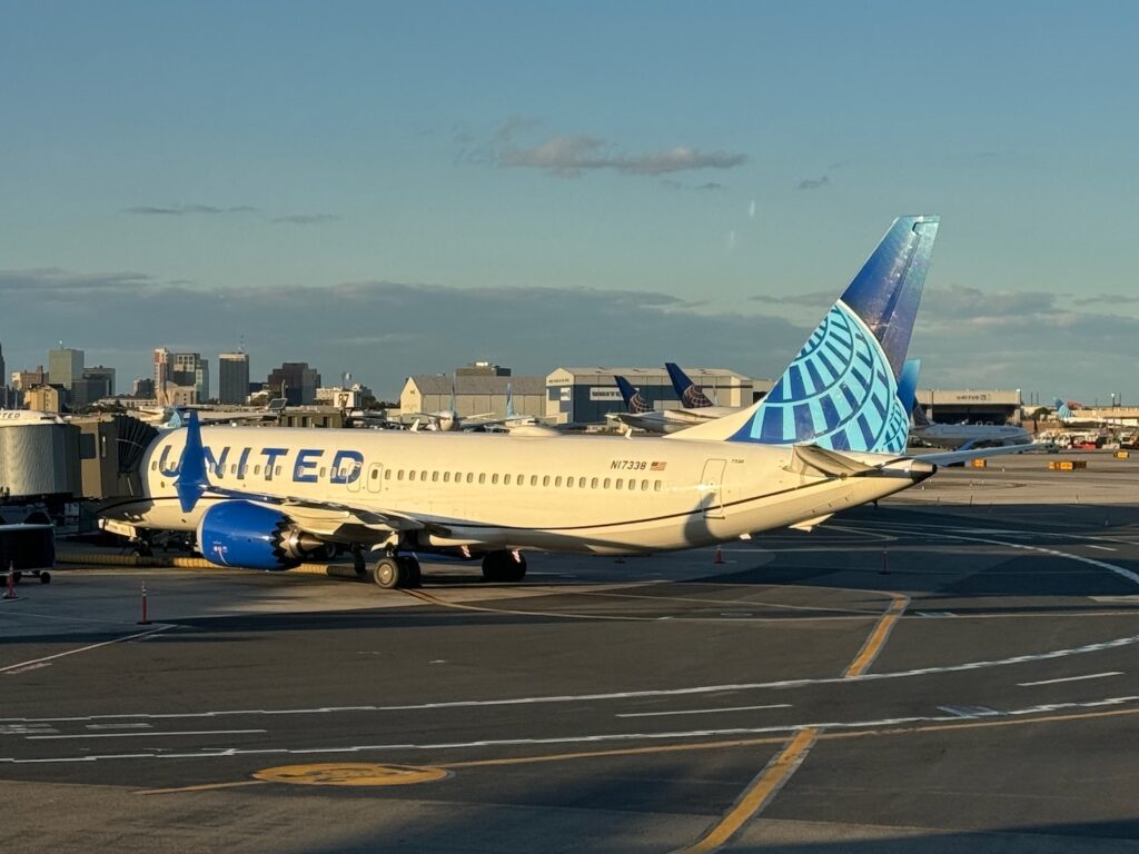 United Airlines Adds New Service To Bari, Glasgow, Split, And Santiago De Compostela a plane on the runway