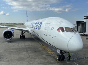 Class: United Airlines Pilot Apologizes For Leaving Passengers Behind