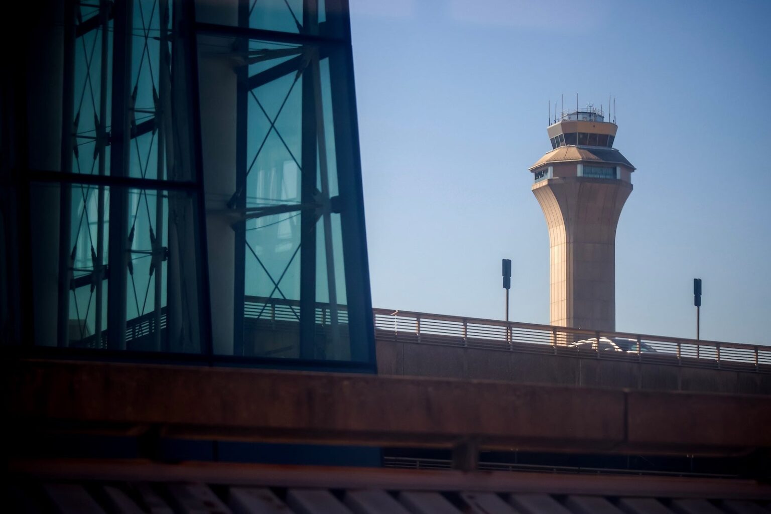 Flight delays and route cuts could be coming as shutdown persists, callouts start Sean Cudahy
