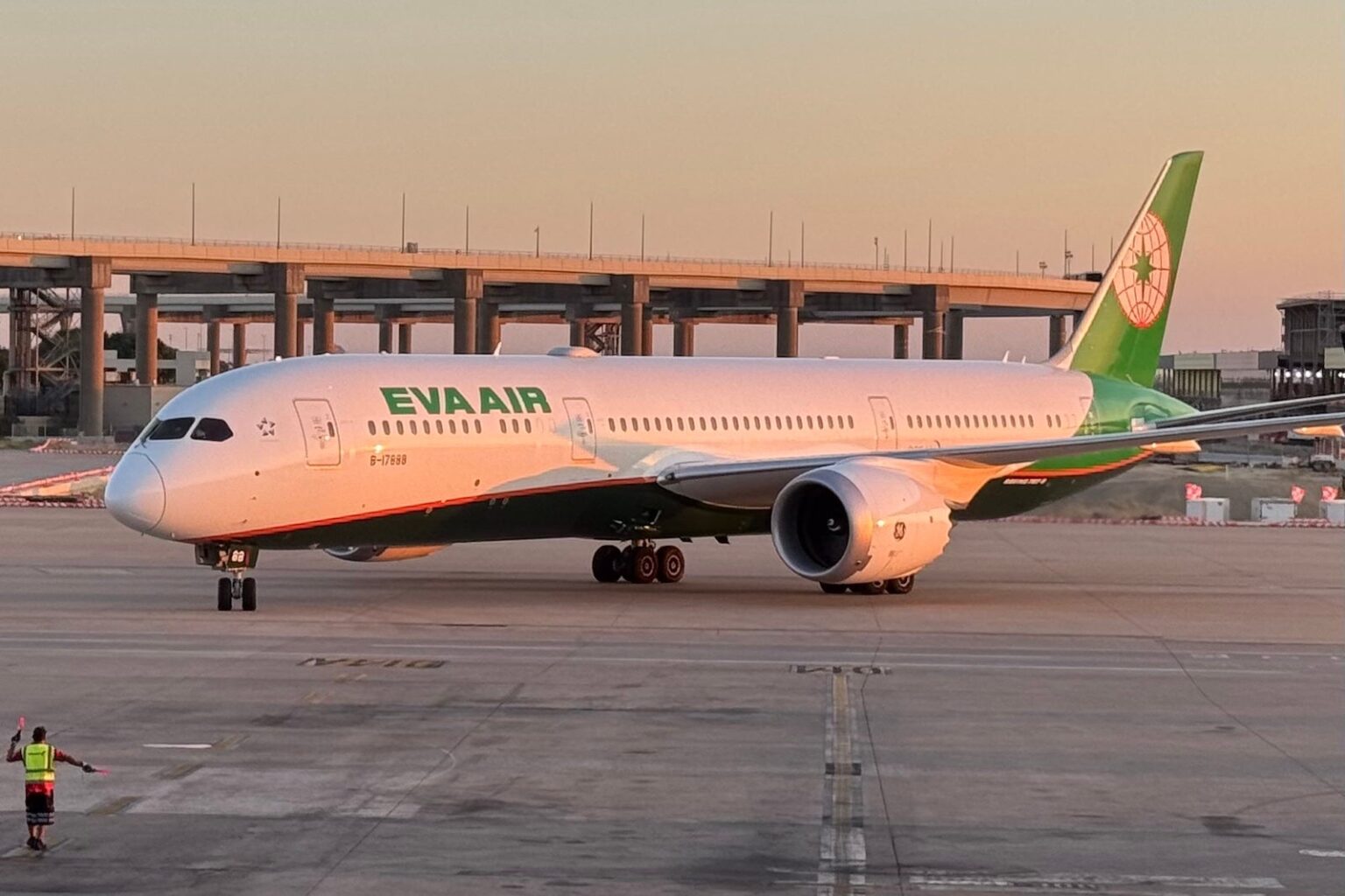 Texas-sized fanfare: EVA Air's swanky premium economy makes US debut on DFW inaugural Sean Cudahy