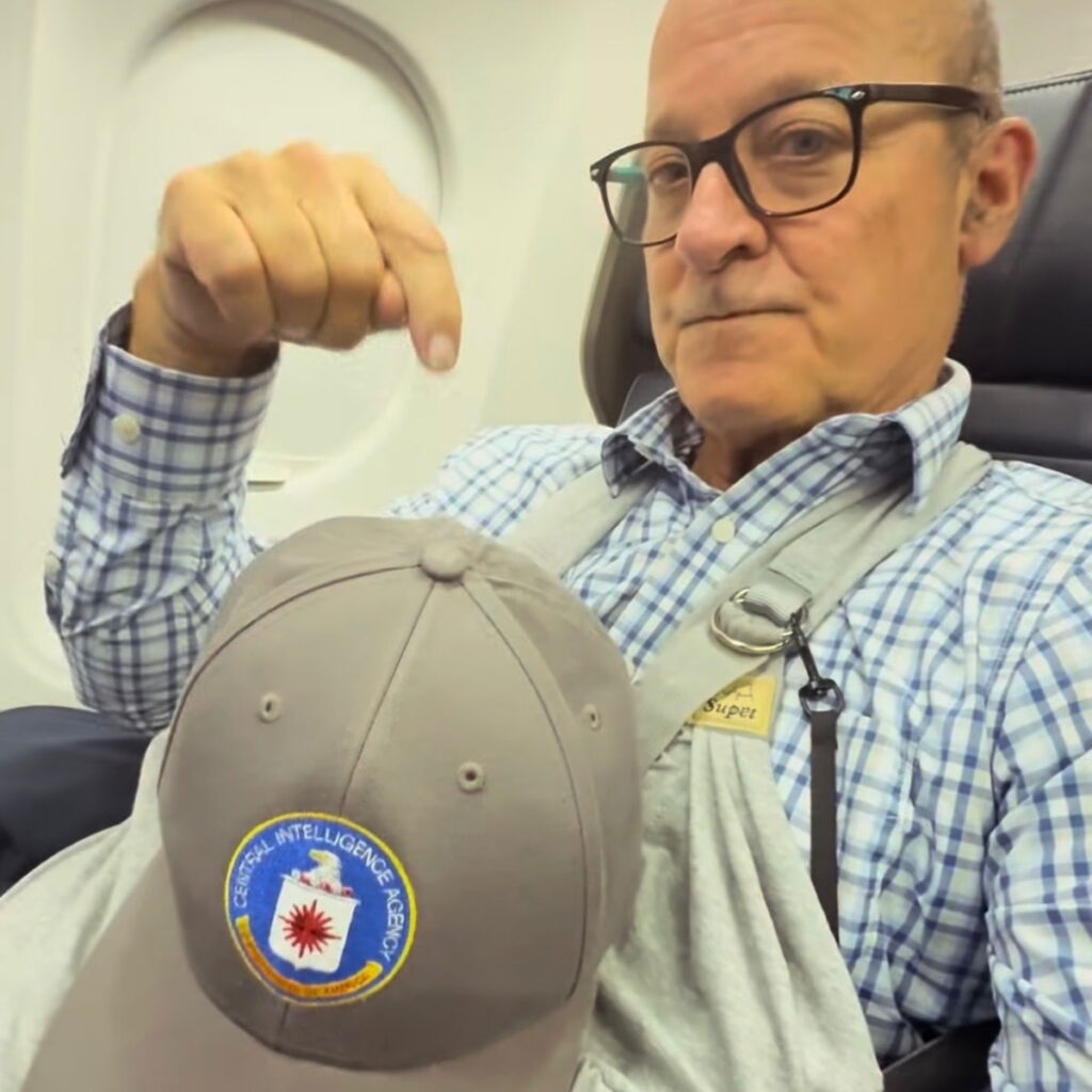 Man Flies United Airlines First Class With His 19-Year-Old Dog, Divides Internet Man Flies United Airlines First Class With His 19-Year-Old Dog, Divides Internet