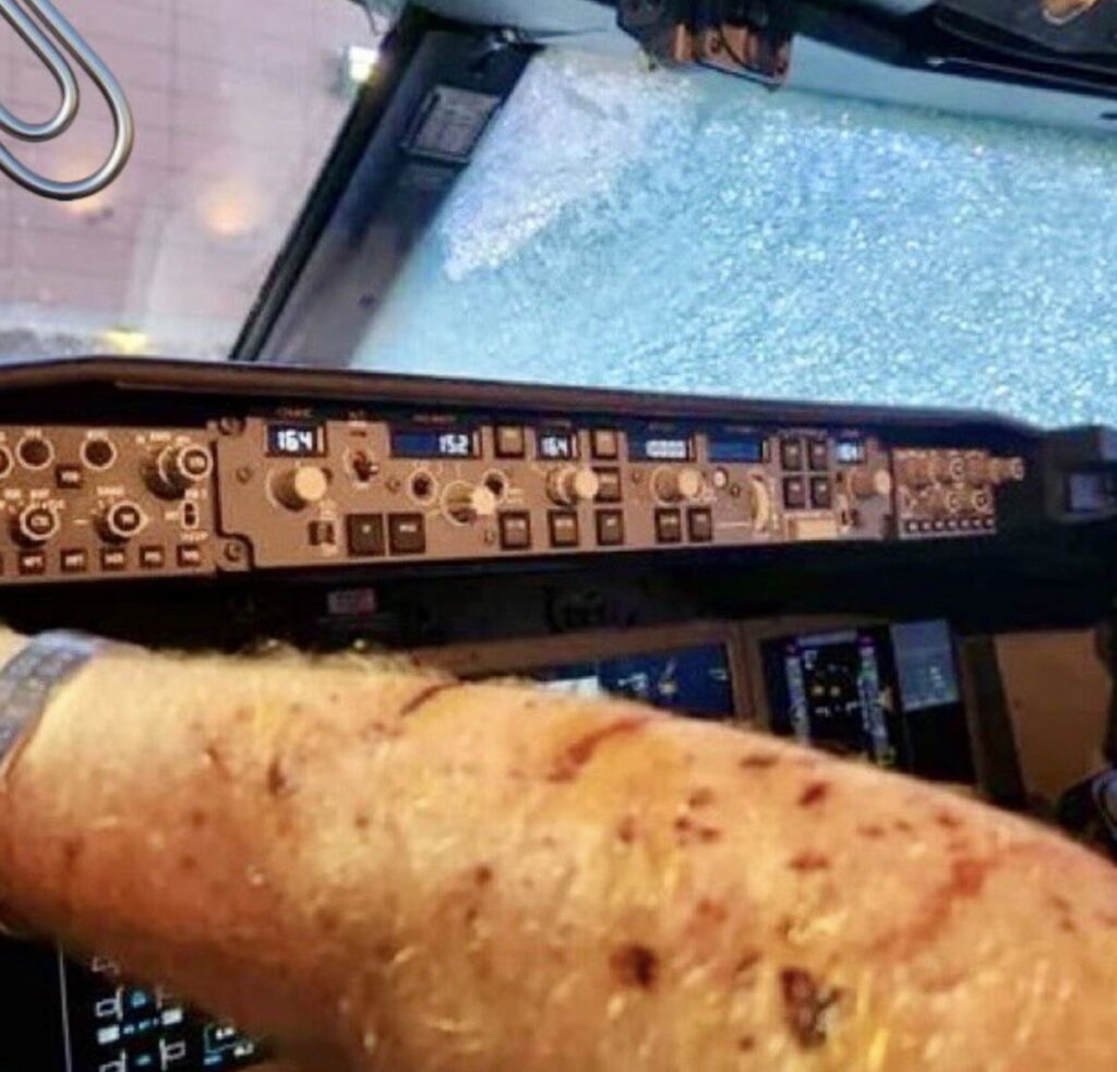 United Boeing 737 Windshield Cracks, Bruising Pilot: Space Debris, Or…? United Boeing 737 Windshield Cracks, Bruising Pilot: Space Debris, Or…?
