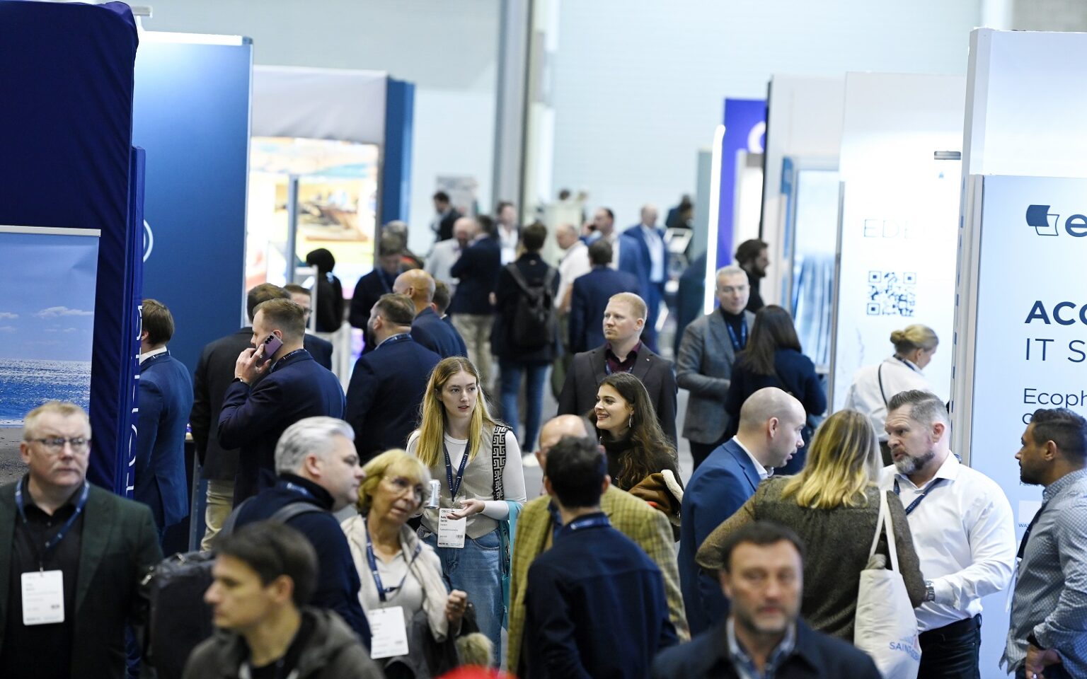 crowd image in exhibition hall at csi europe