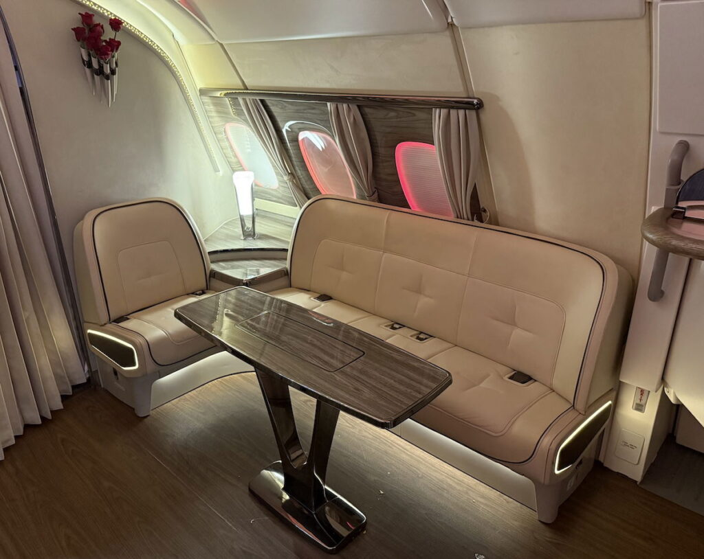 Guide To Emirates’ A380 Bar & Lounge: What’s The Experience Really Like?