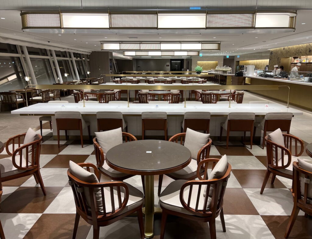 Do You Leave Bags Unattended In Airport Lounges? What’s The Right Approach?