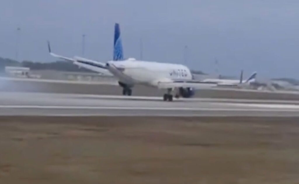 Ouch: United Airbus A321neo Has Wild Landing In Orlando, Loses Nose Wheel