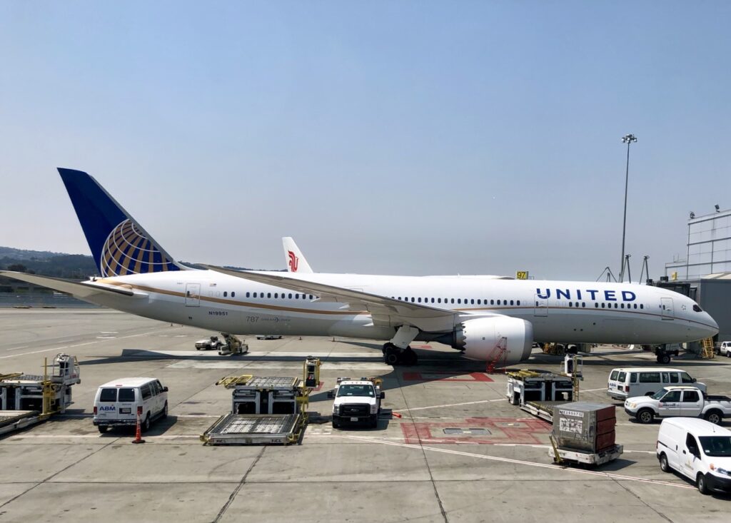 United Airlines Boeing 787 at gate