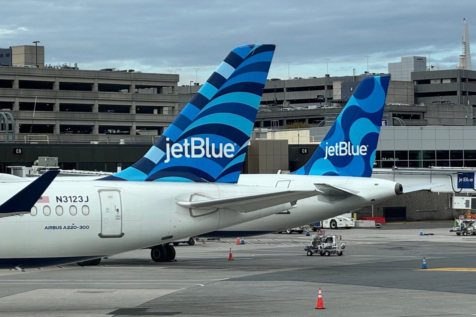 JetBlue drops 2 more cities as it shifts to core markets