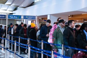 TSA officers to work without pay as government (partially) shuts down again