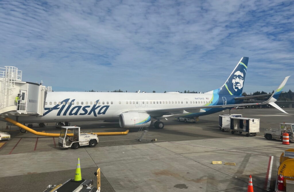 An Alaska Pilot’s Bizarre Announcement: Why Is She Even Saying These Things? An Alaska Pilot’s Bizarre Announcement: Why Is She Even Saying These Things?