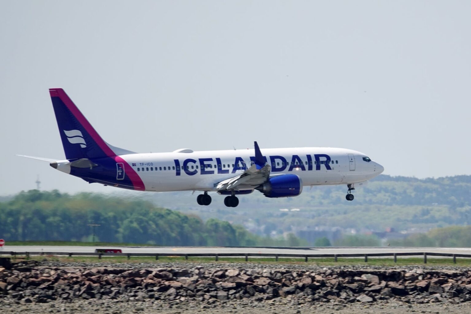4 ways to book Icelandair flights with points and miles