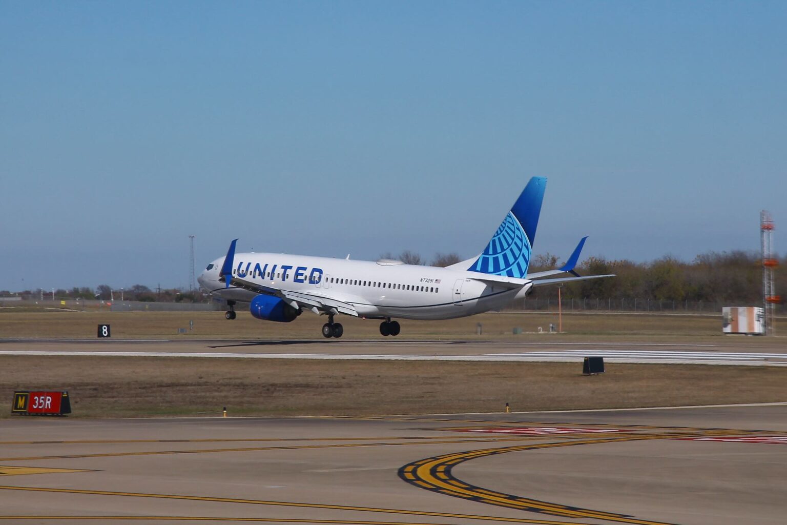 Close Call: Army Black Hawk Crosses In Front Of United Jet On Final Approach Into Orange County