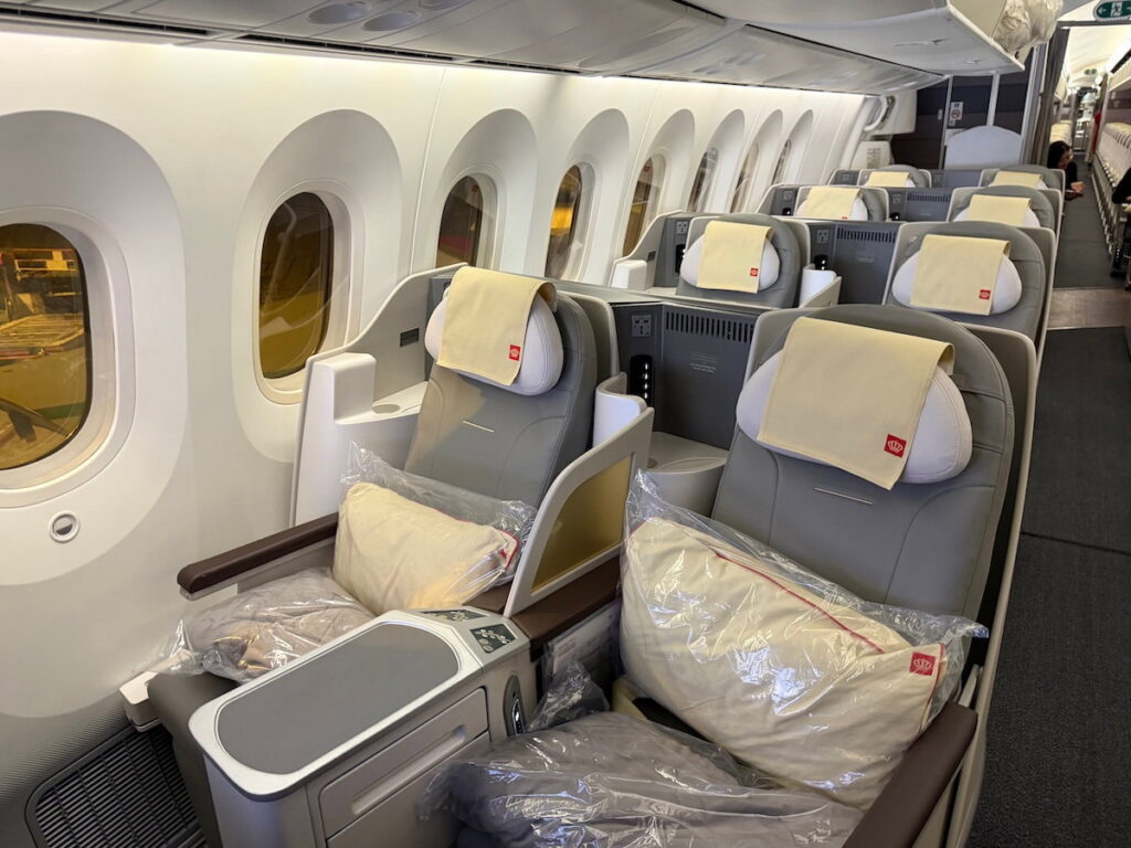 Royal Jordanian’s Strange Air Marshals: Sort Of Undercover But Very Obvious