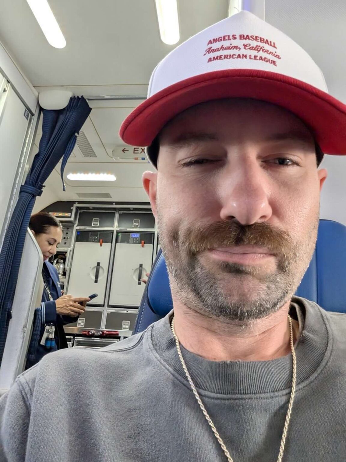 United flight attendant boarding pay