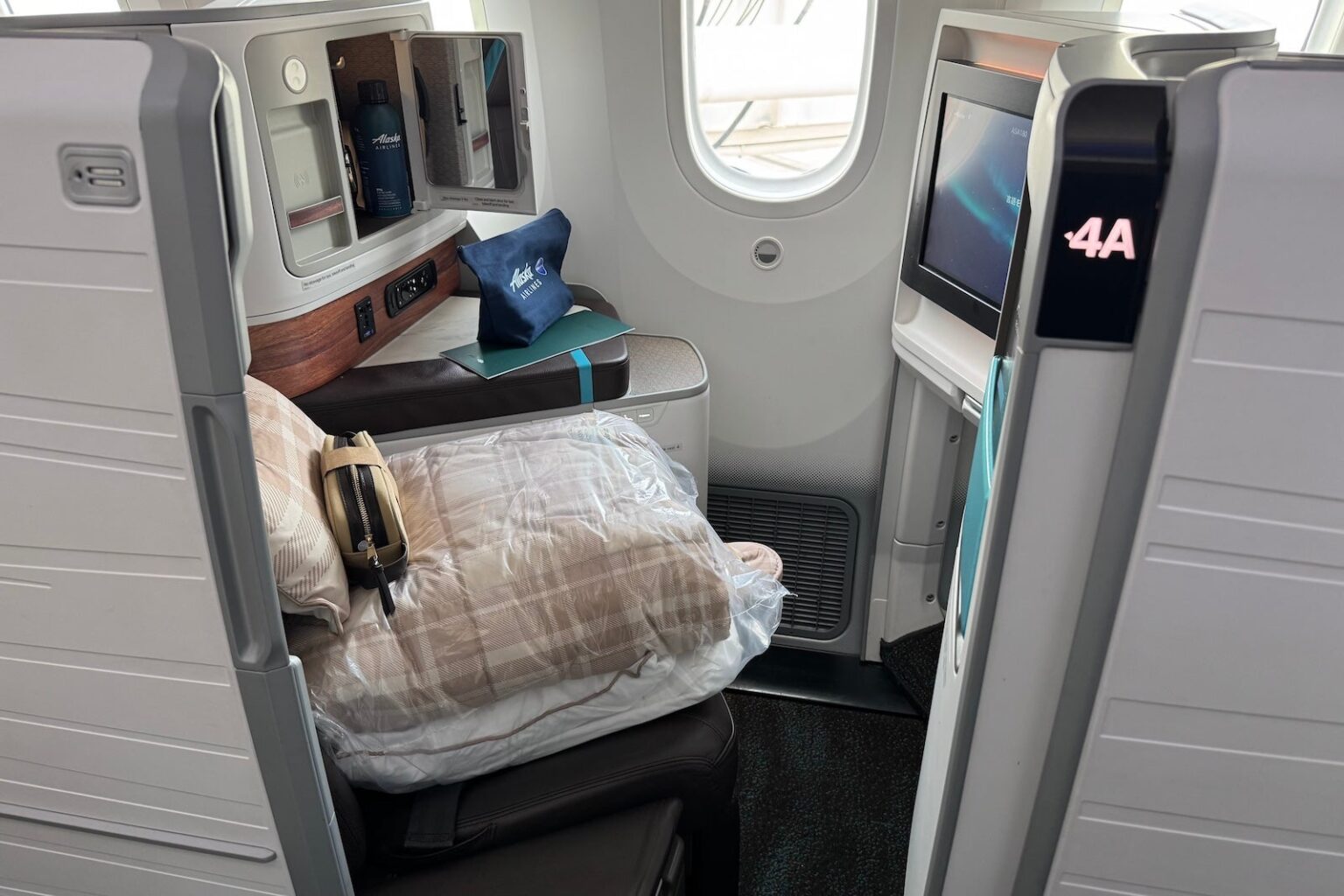 Alaska Airlines plots premium economy, luxe Seattle lounge as global expansion ramps up
