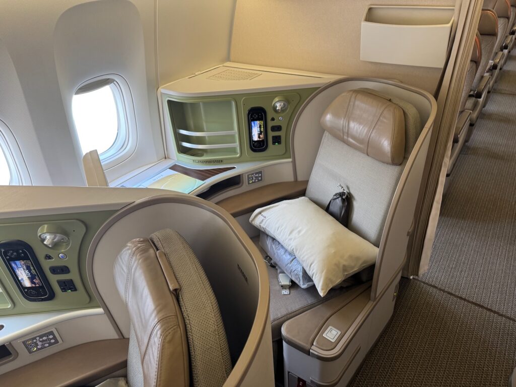Review: EVA Air 777 Business Class Bangkok To Taipei