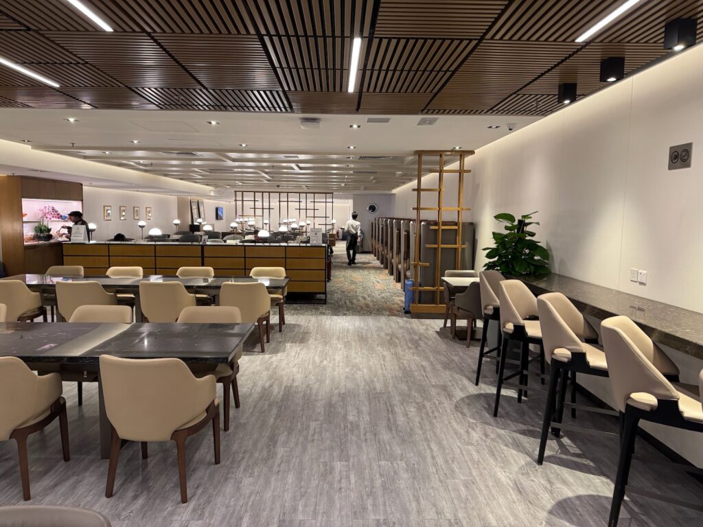Review: Singapore Airlines SilverKris Lounge Hong Kong (HKG)