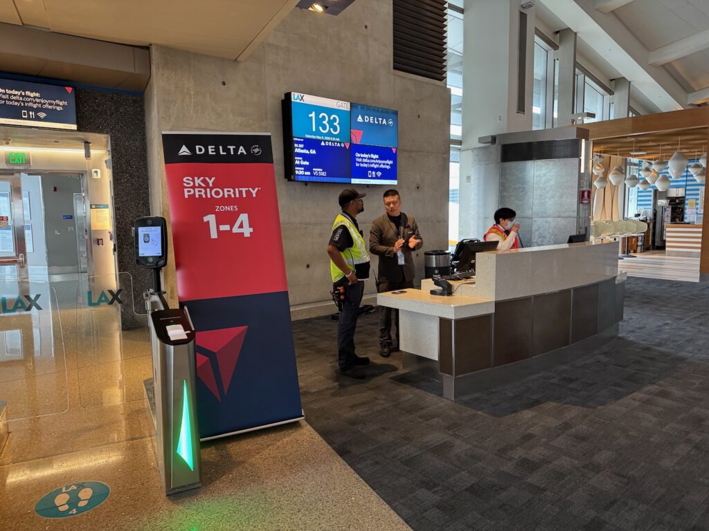 “They’re So Nice Here!” South Africans Amazed By Delta Gate Agent At LAX
