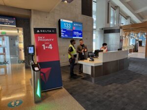 “They’re So Nice Here!” South Africans Amazed By Delta Gate Agent At LAX