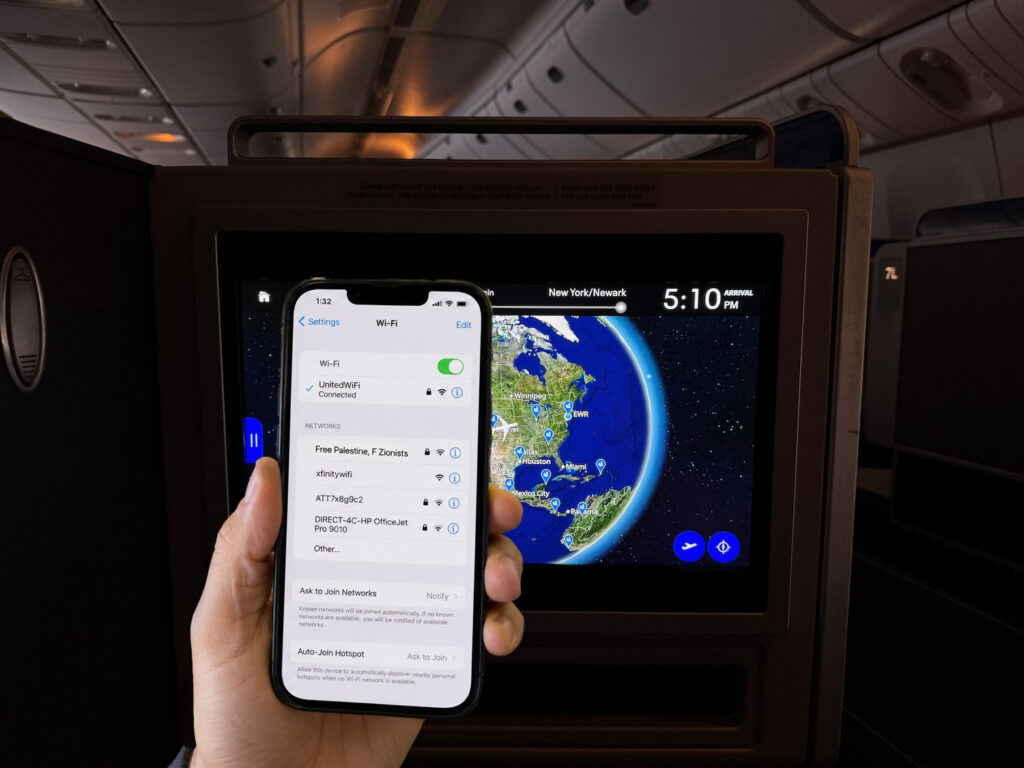 United Airlines Pilot Threatens To Call FBI Over Antisemitic Wi-Fi Hotspot