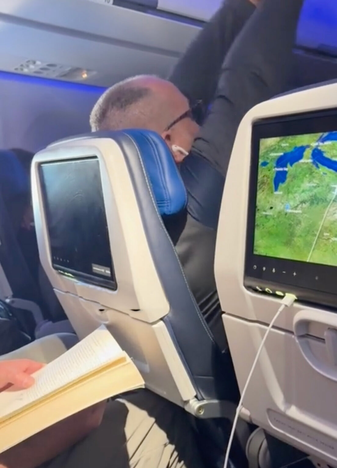 United Passenger Body Slams Seat For Two Hours In Bizarre Recline Meltdown