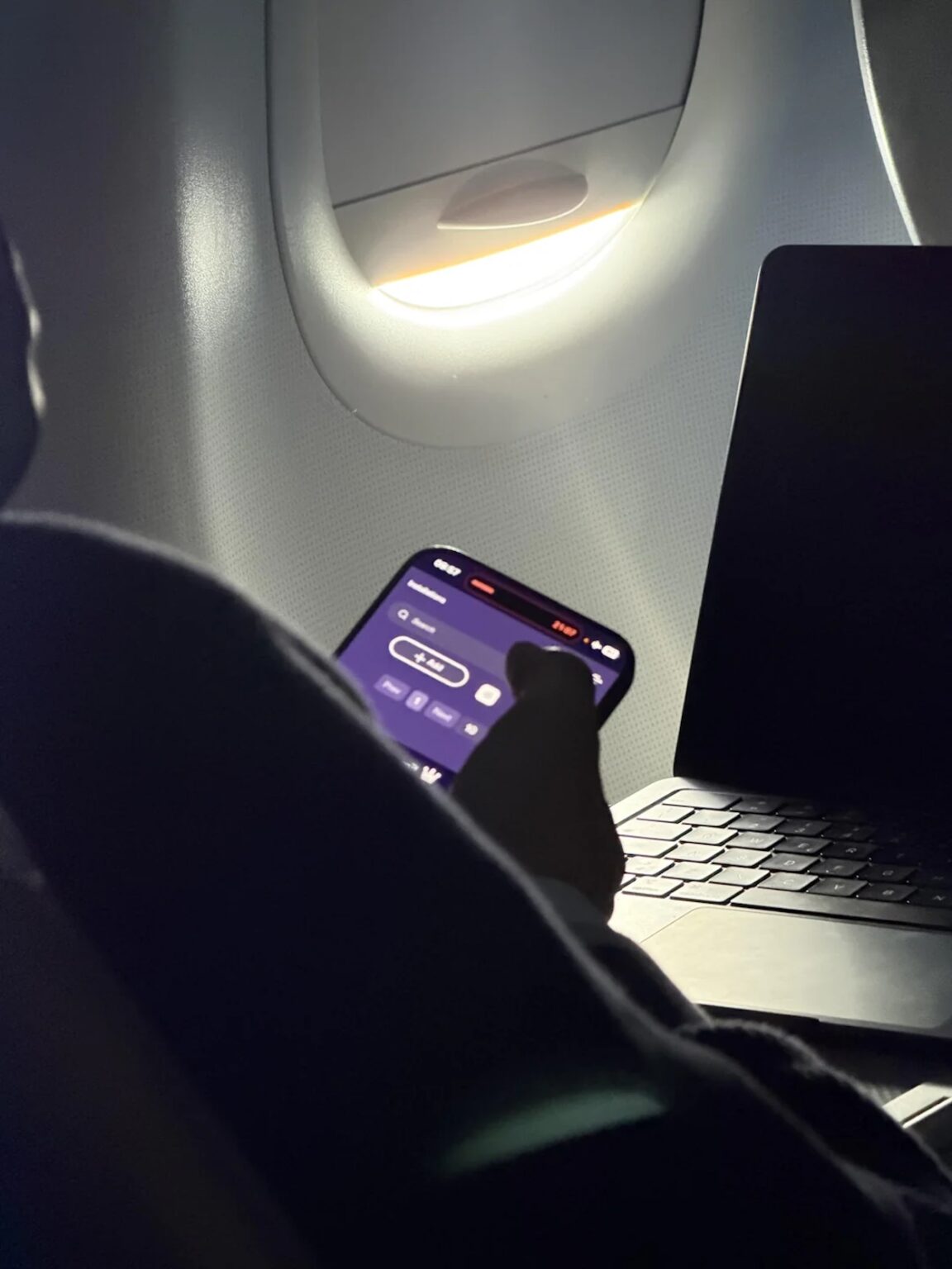 American Airlines Passenger Records Voice Memos For Entire Flight, Claims It Was Not A Phone Call
