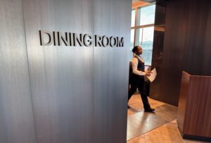 Review: United Polaris Lounge Newark (EWR)