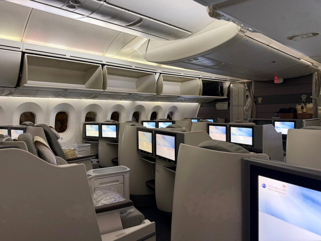 Review: Royal Jordanian Business Class Boeing 787 (BKK-AMM)