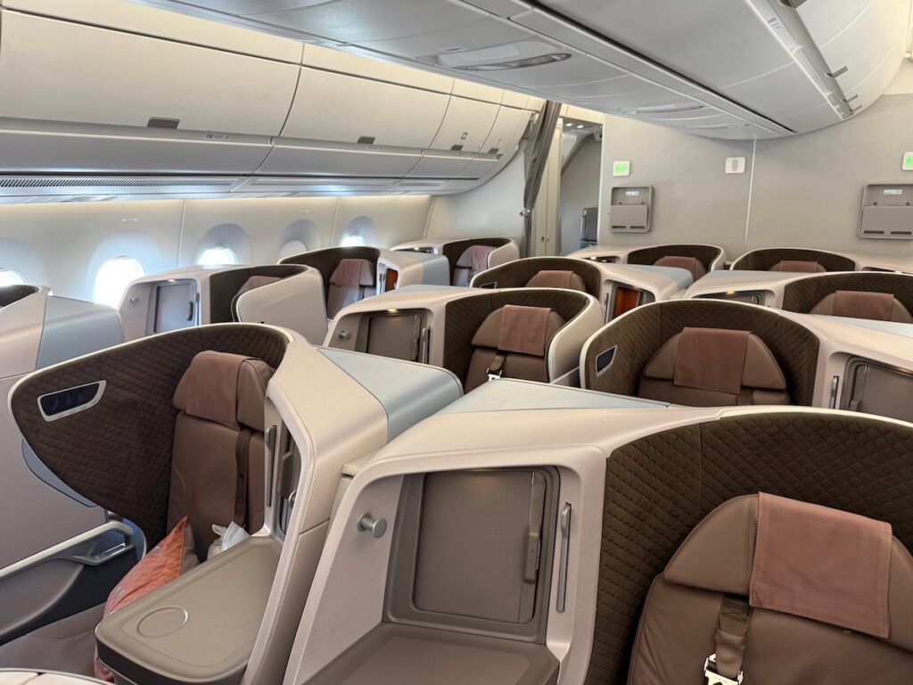New Singapore Airlines Policy: Cheap Business Class Passengers To The Back!