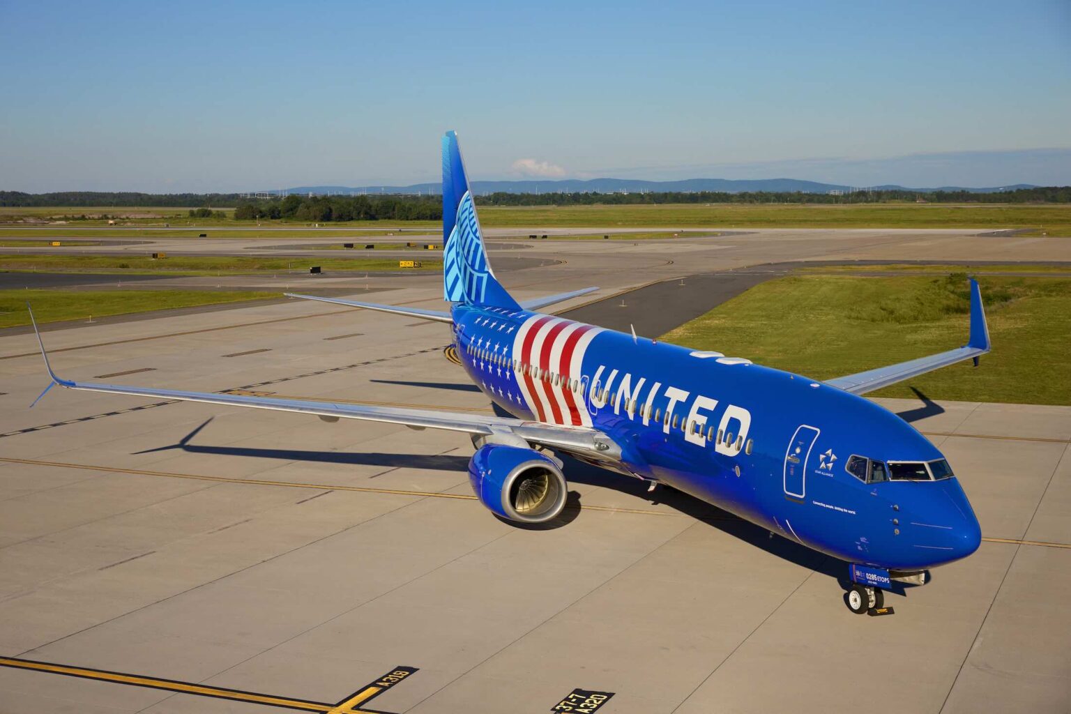 United Airlines Unveils Patriotic “Stars And Stripes” Livery On 737, 787 For America’s 250th Birthday