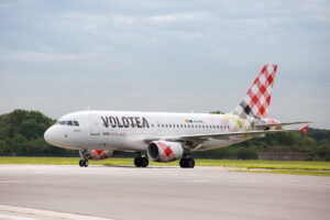 Clueless American Vlogger Vows To Boycott “Third World” Spain Over Volotea Boarding Pass Fee Clueless American Vlogger Vows To Boycott “Third World” Spain Over Volotea Boarding Pass Fee