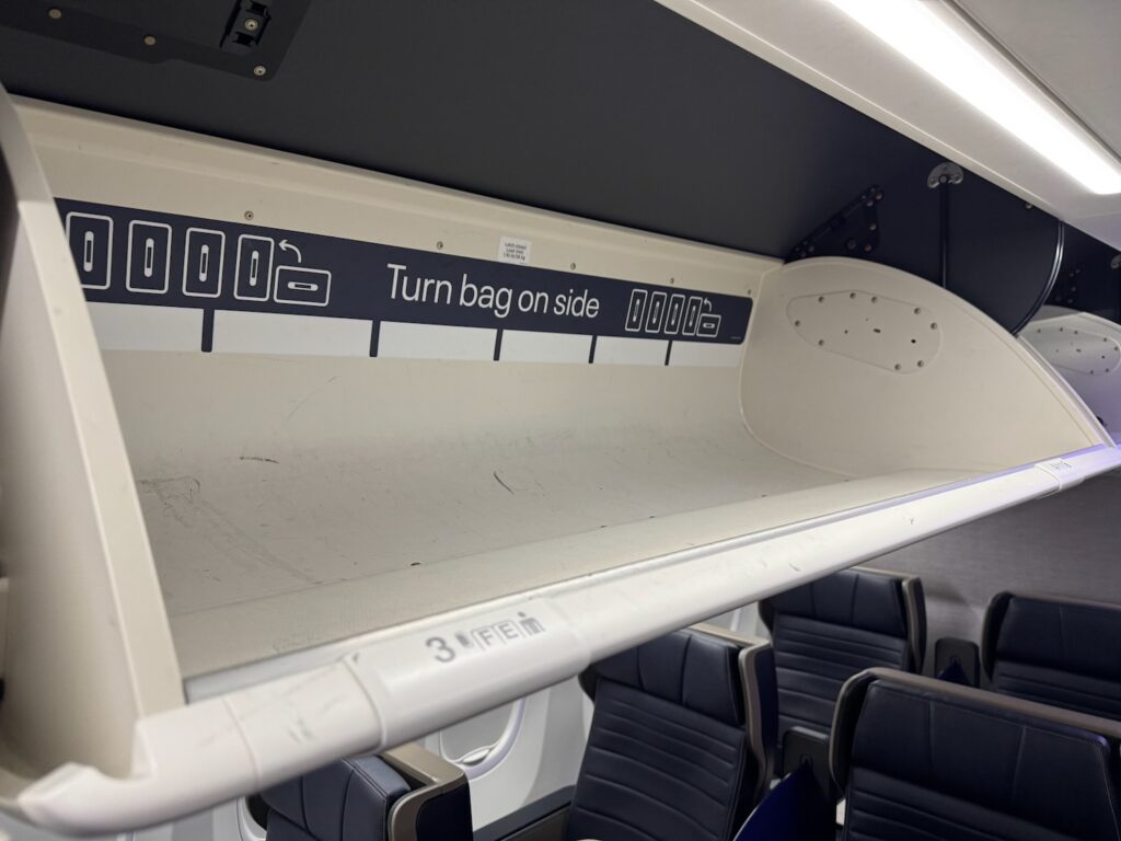 United Flight Attendant Stops Boarding To Shame Economy Passengers Using First Class Bins