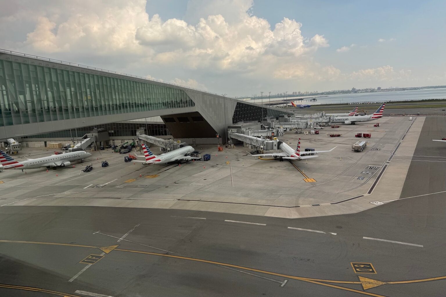 Spirit Airlines, Port Authority at odds over LaGuardia flight sale