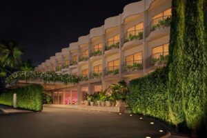 Hyatt's extended booking window, a famed LA hotel gets a new life and other hotel news
