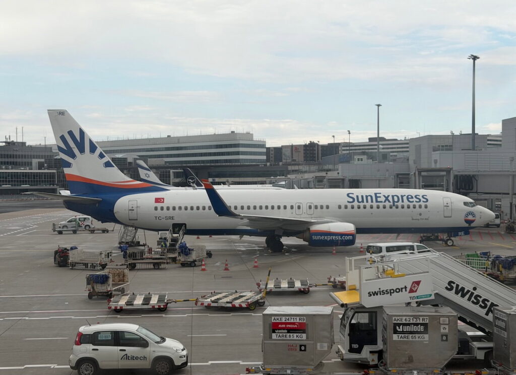Man Refuses To Sit Next To Woman On Plane, Citing “Sharia Law,” Then Punches Flight Attendant Man Refuses To Sit Next To Woman On Plane, Citing “Sharia Law,” Then Punches Flight Attendant
