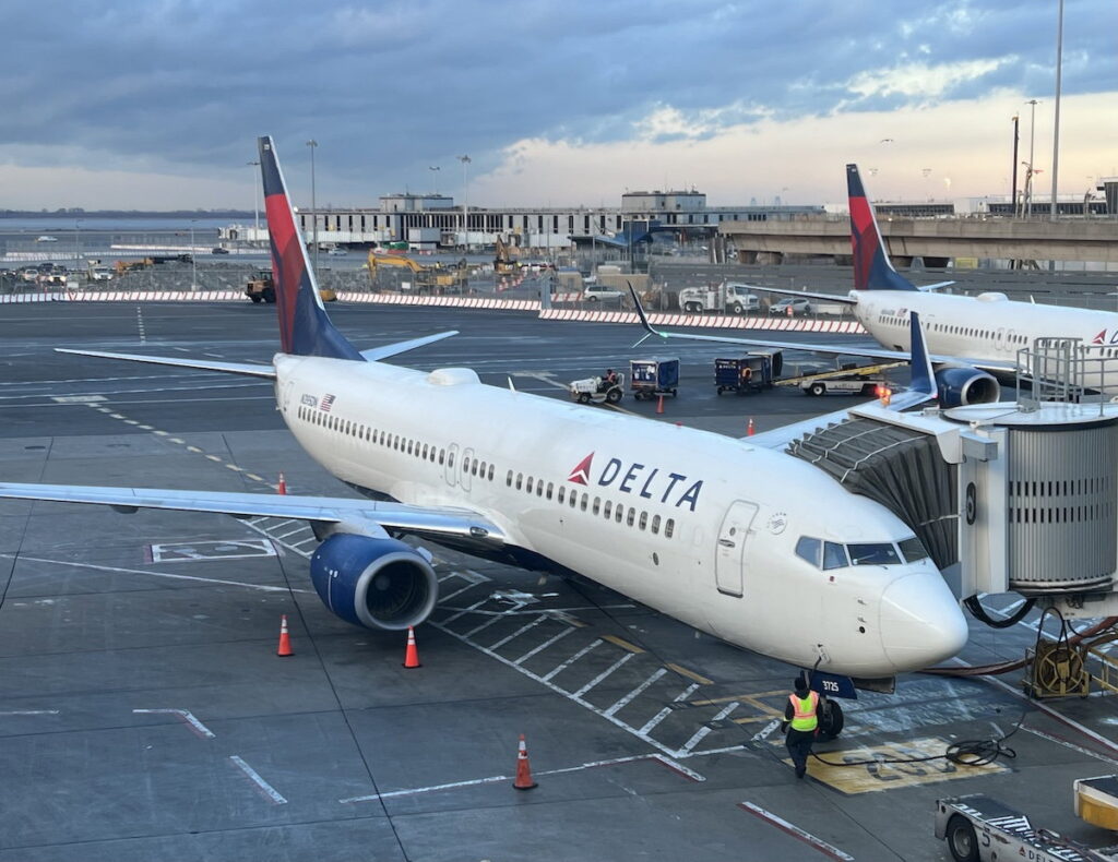 Atlanta ATC Screws Up, Sends Delta Jets On Terrifying Collision Course Over Airport Atlanta ATC Screws Up, Sends Delta Jets On Terrifying Collision Course Over Airport