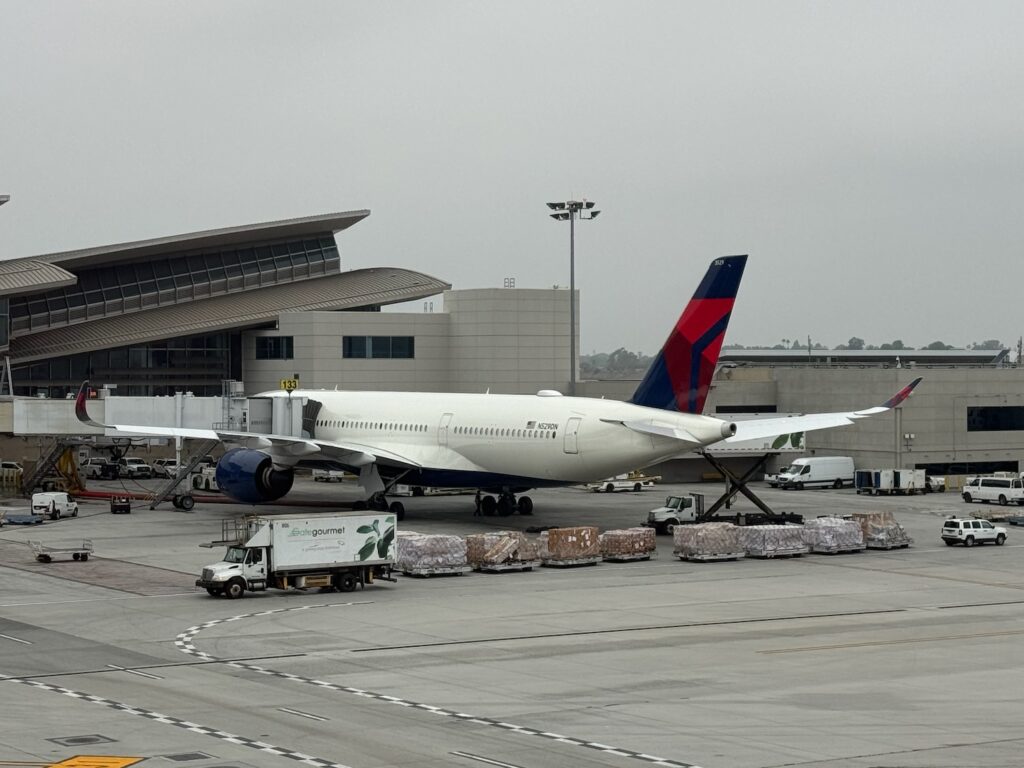 United Taunts Delta Over Its Costly Pacific Expansion And Struggling Hong Kong Flight
