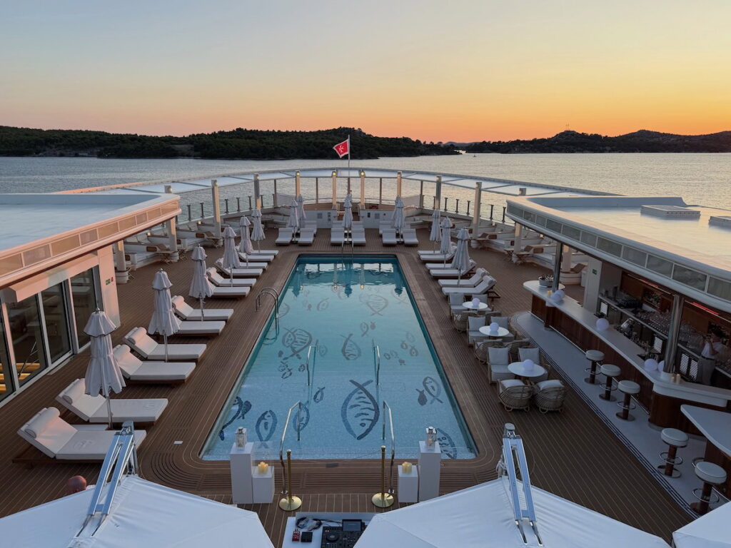 My Honest Four Seasons Yacht Cruise Experience: Amazing Ship & Crew, But Not Frictionless