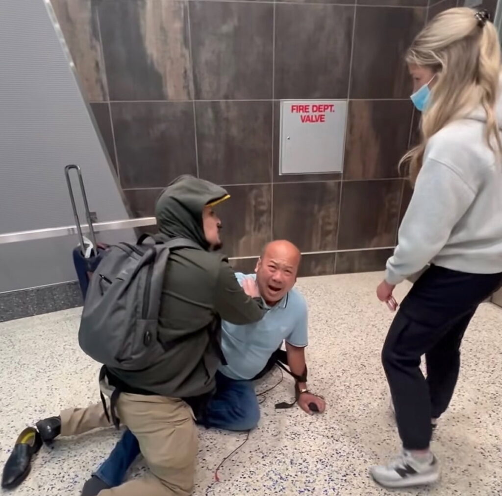 Huh: ICE Agents Handcuff Man At Las Vegas Airport, Then Run Off Mid-Arrest Huh: ICE Agents Handcuff Man At Las Vegas Airport, Then Run Off Mid-Arrest