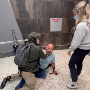 Huh: ICE Agents Handcuff Man At Las Vegas Airport, Then Run Off Mid-Arrest Huh: ICE Agents Handcuff Man At Las Vegas Airport, Then Run Off Mid-Arrest