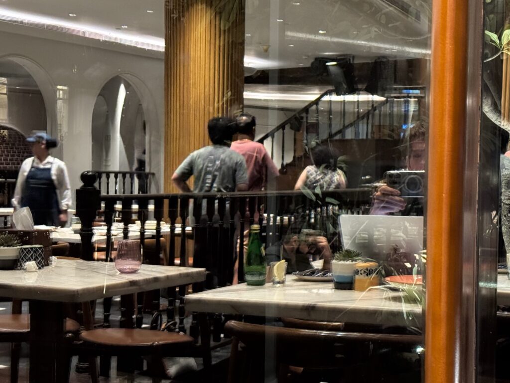 I Witnessed An Entitled Family Eat An Entire Meal At A Luxury Hotel, Then Bully Staff Into Making It Free